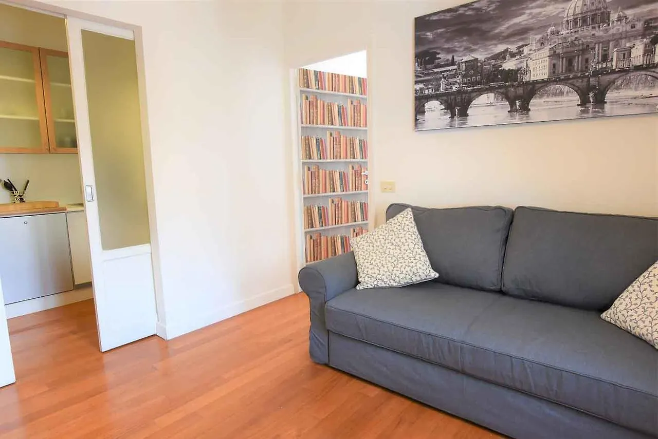 Romantic Flat Near Metro Flaminio Apartment