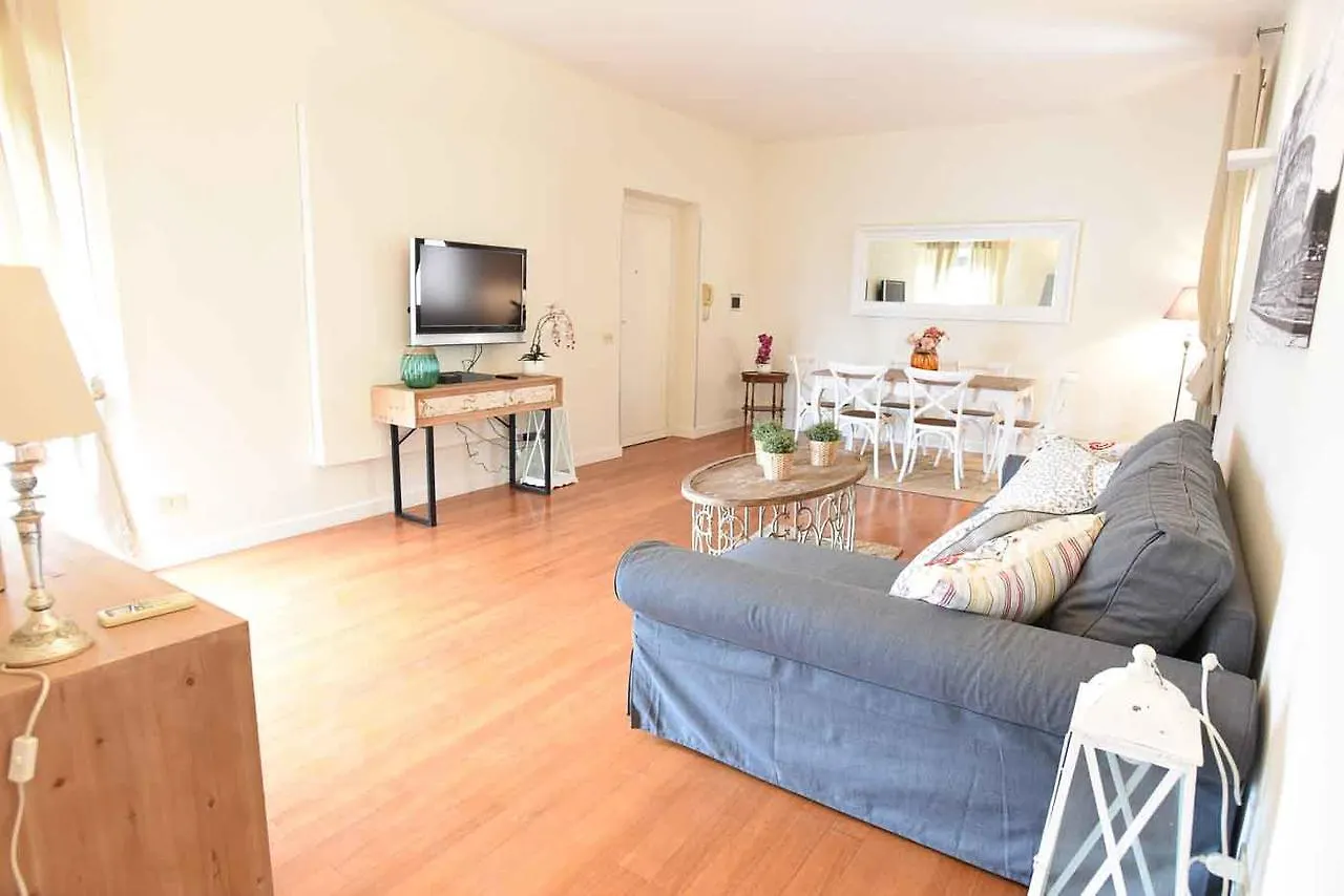 Apartment Romantic Flat Near Metro Flaminio