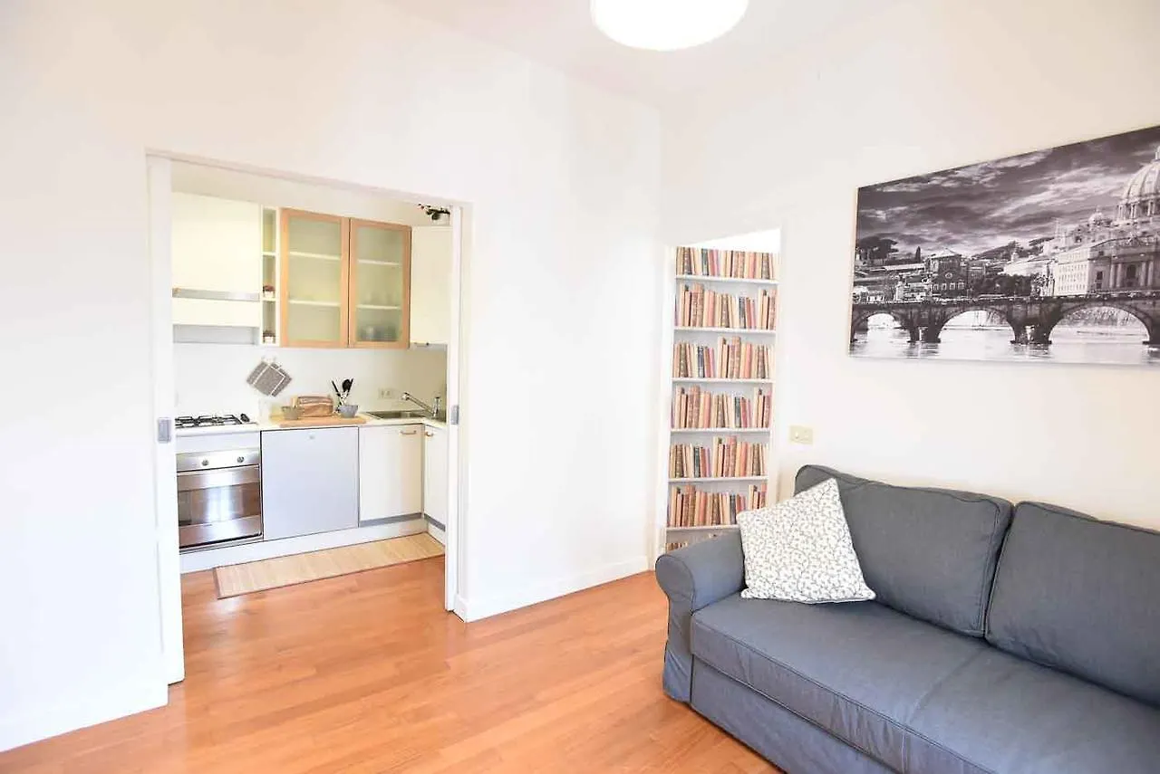 Romantic Flat Near Metro Flaminio Italy