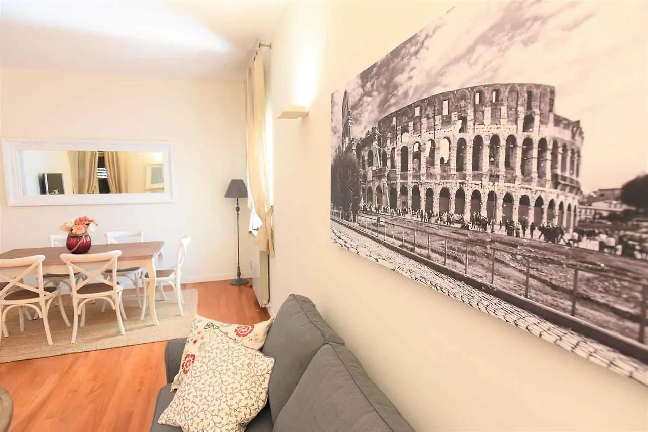Romantic Flat Near Metro Flaminio 0*, Rome