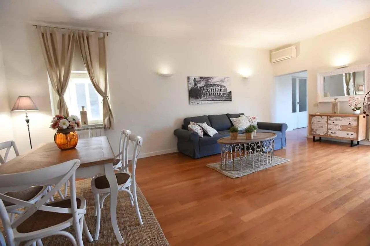 Romantic Flat Near Metro Flaminio contacts
