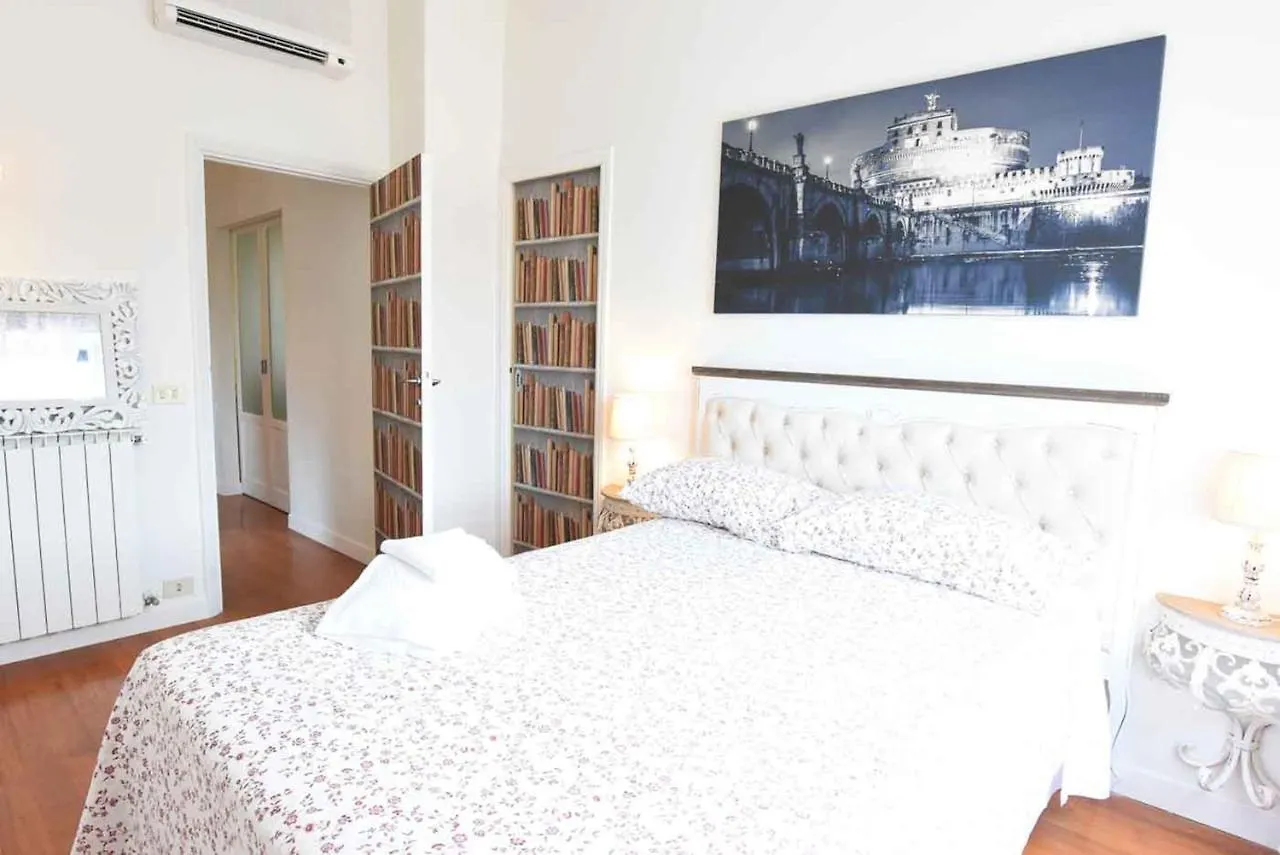 Romantic Flat Near Metro Flaminio Italy
